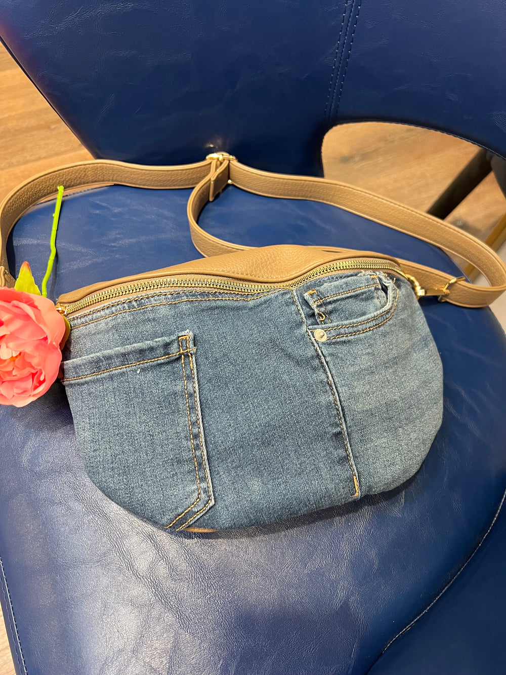 DEN PLEATH GOLD ZIP CROSSBODY