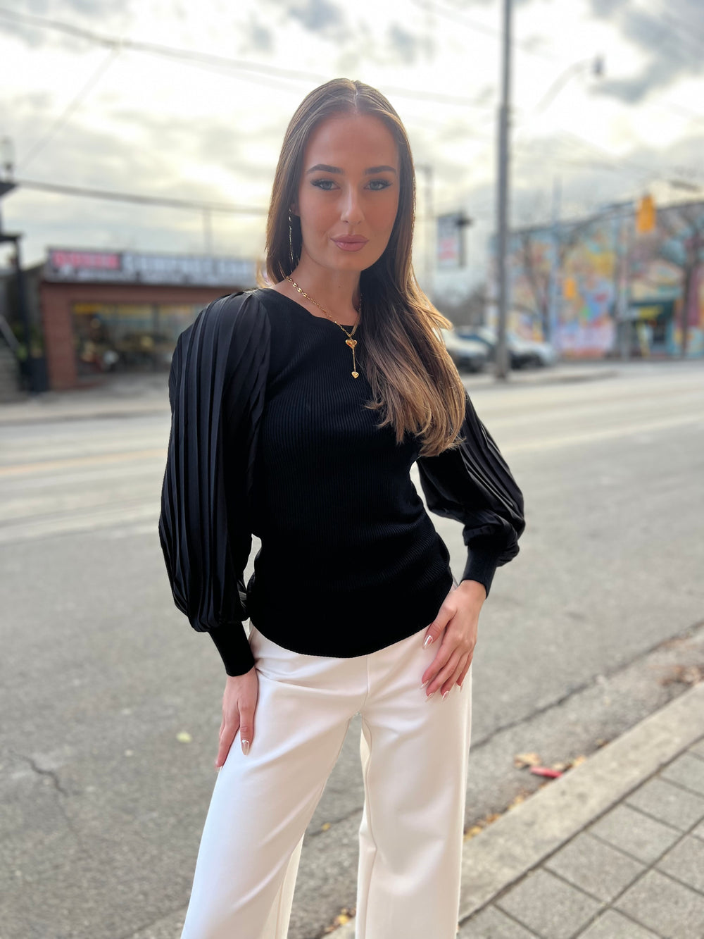 CREMA BLACK PLEAT SLV KNIT SWEATER