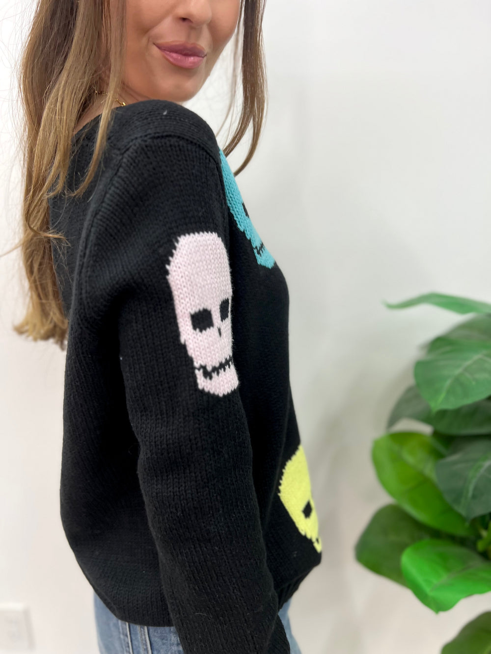 PASTEL SKULLS BLK SWEATER MIRACLE