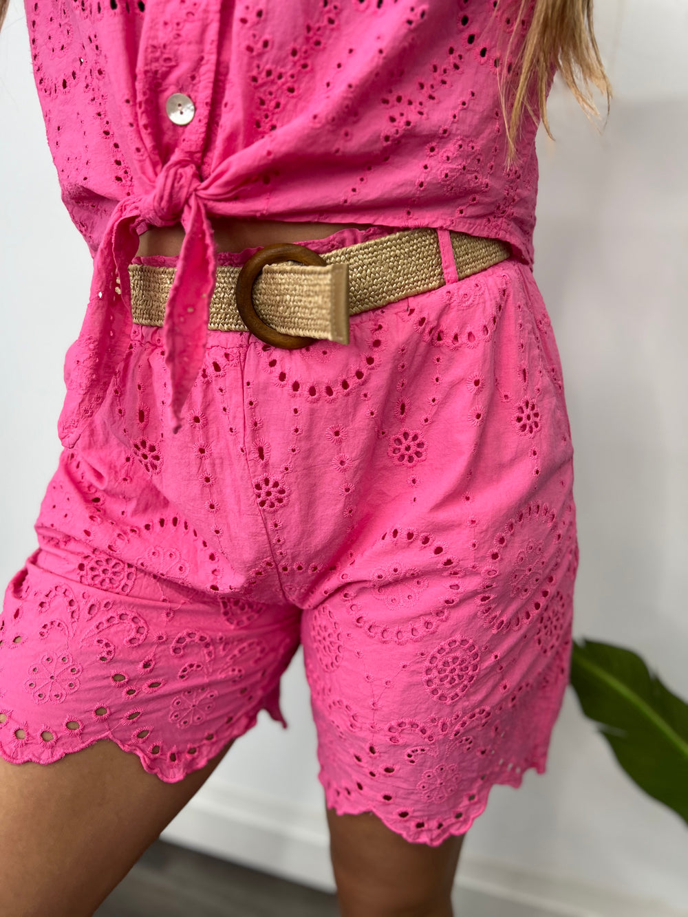 THE EYELET SHORTS PINK W/BELT