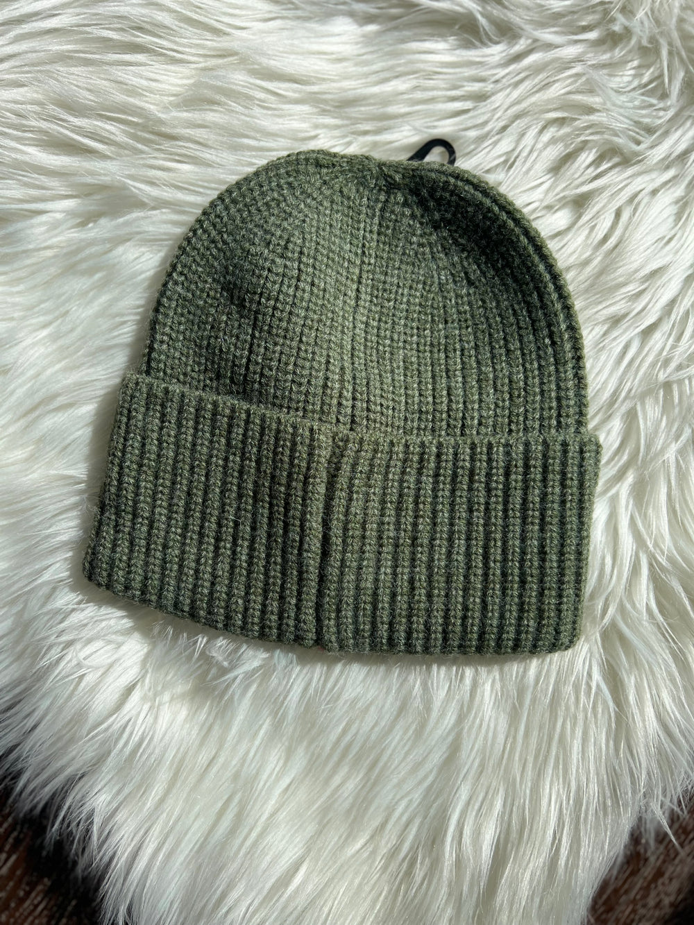 THE COACH OLIVE RIBBED BEANIE