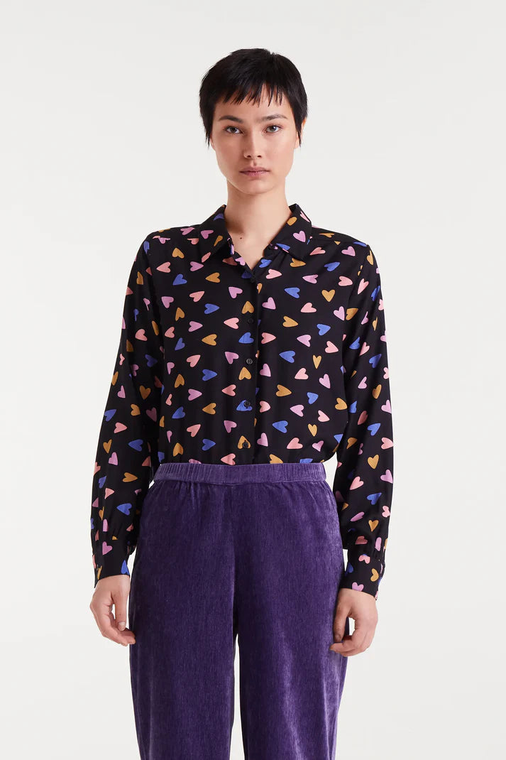 POTPOURII HEARTS BLACK SHIRT