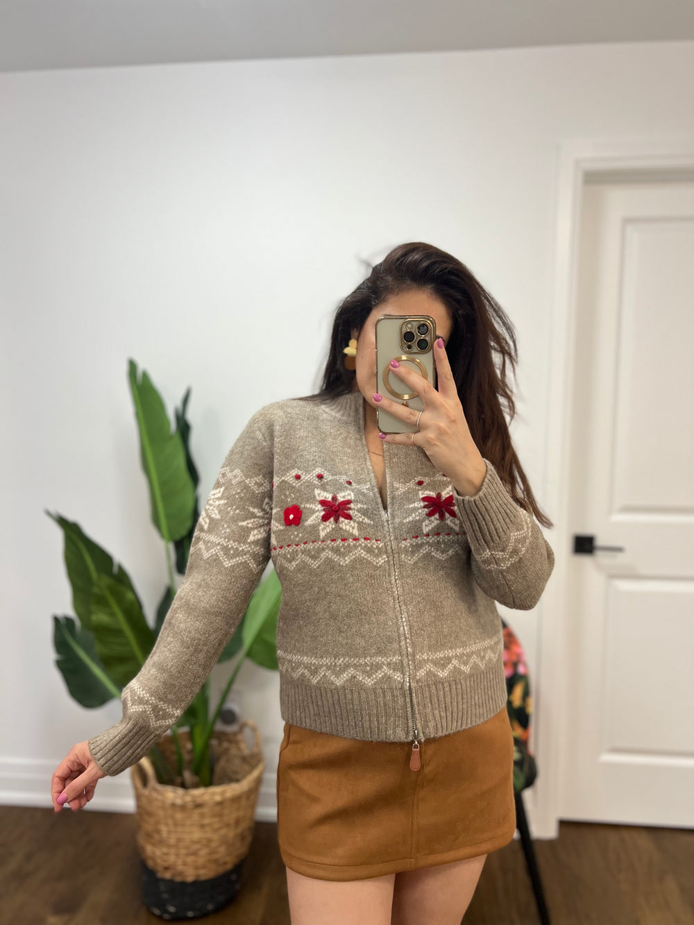 RED SNOW FLAKE TAUPE CREW NECK ZIP