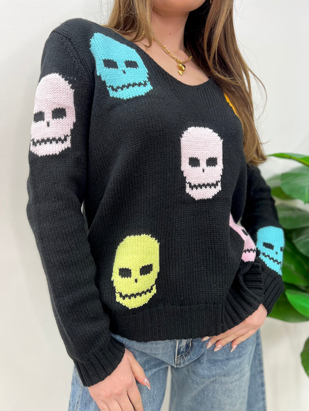 PASTEL SKULLS BLK SWEATER MIRACLE