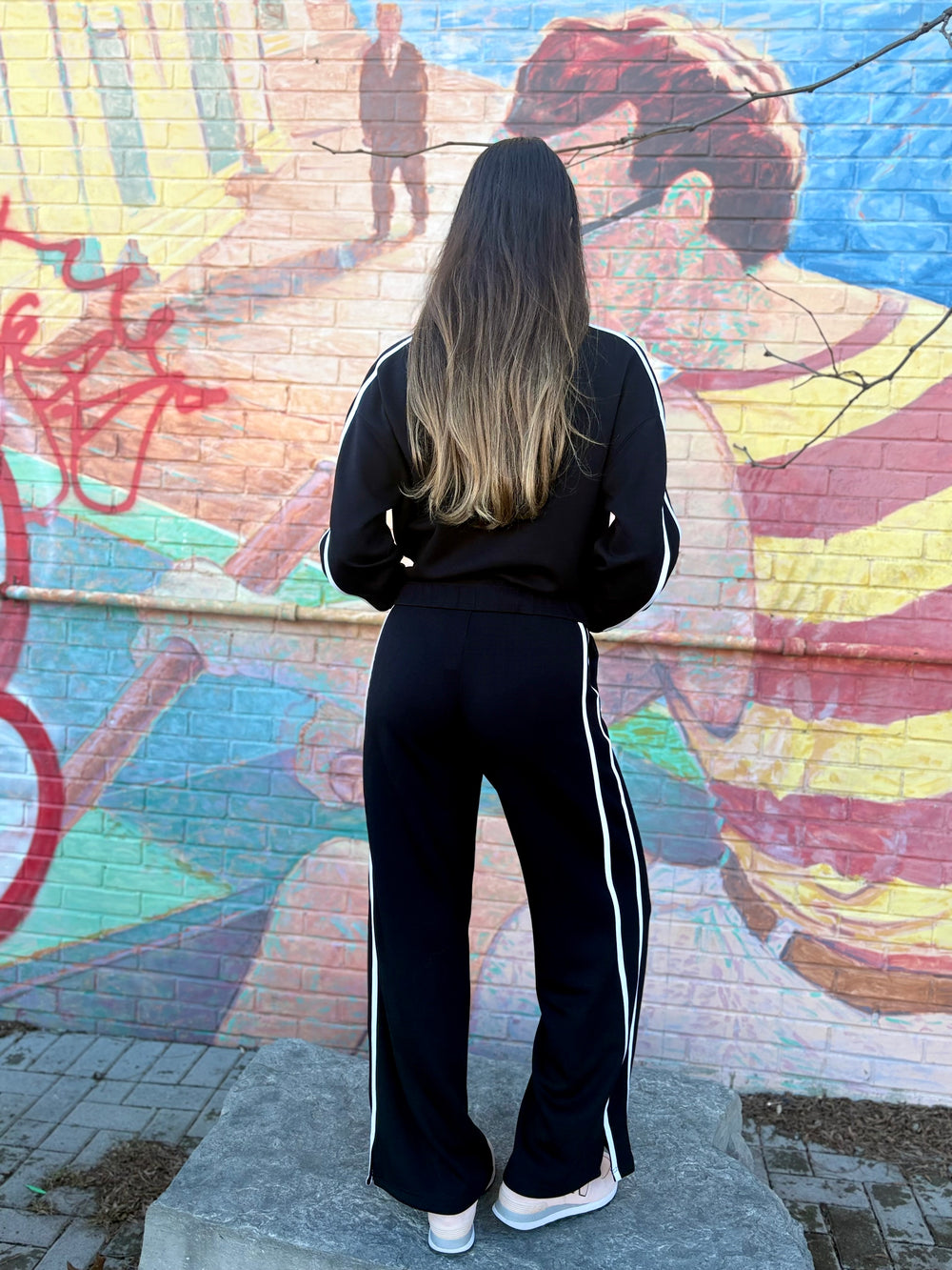 MUNICH SWEATSHIRT BLACK W/WHITE STRIPE