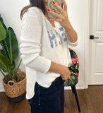 MARBLE BLUE 'BEACH' WHITE VNECK SW