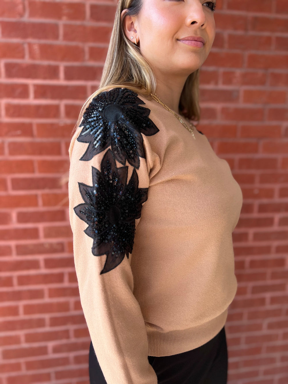 APPLIQUE FLORAL BLACK SLEEVE TAN SWEATER