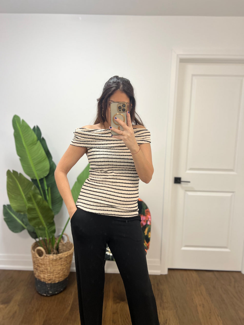 STRIPE TEXTURED OFF SHO TOP