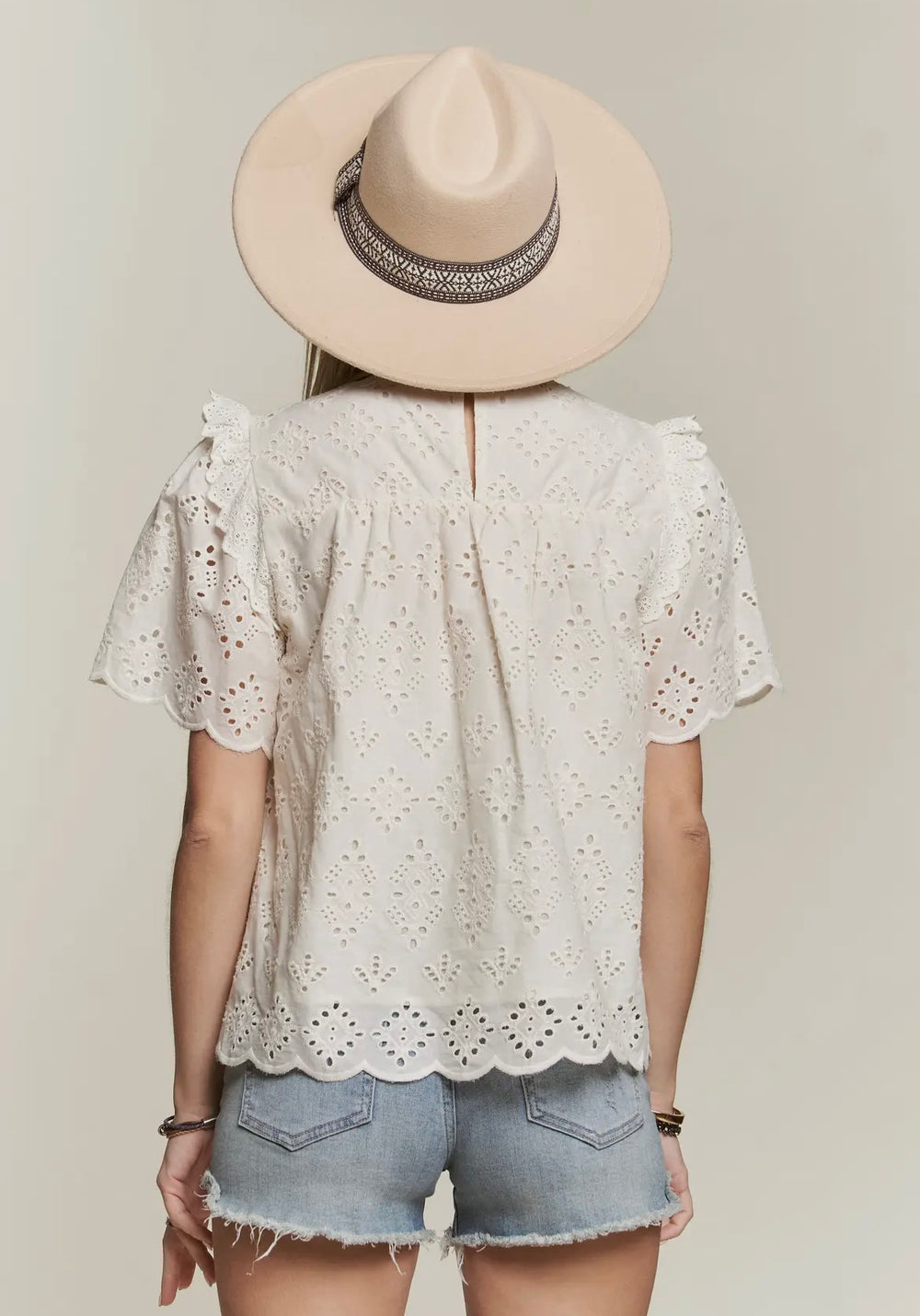 EYELET IVORY RUFF CAP LINED TOP