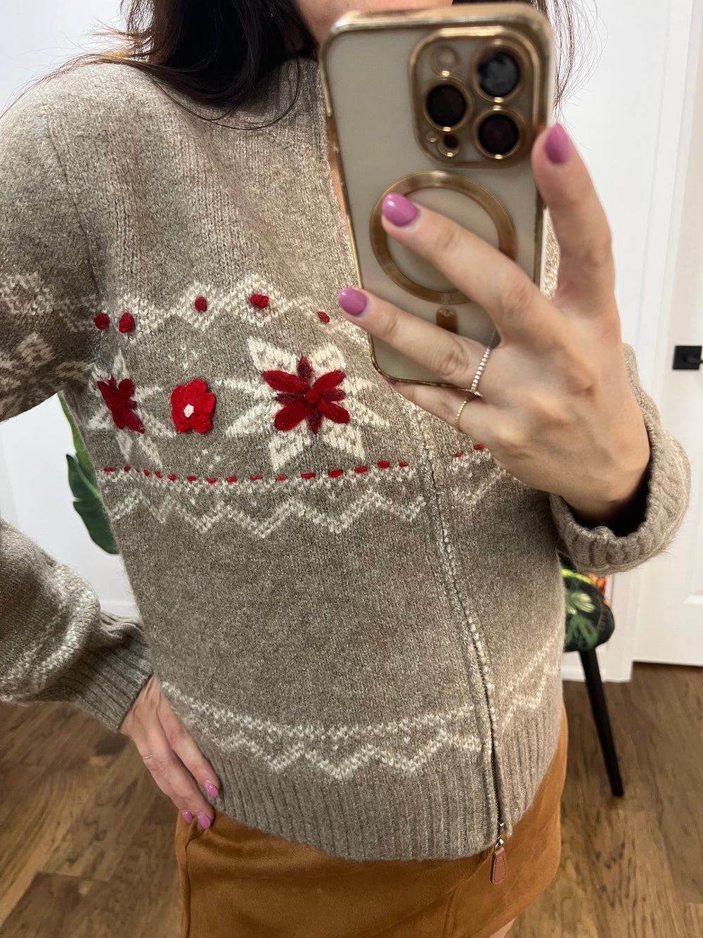RED SNOW FLAKE TAUPE CREW NECK ZIP
