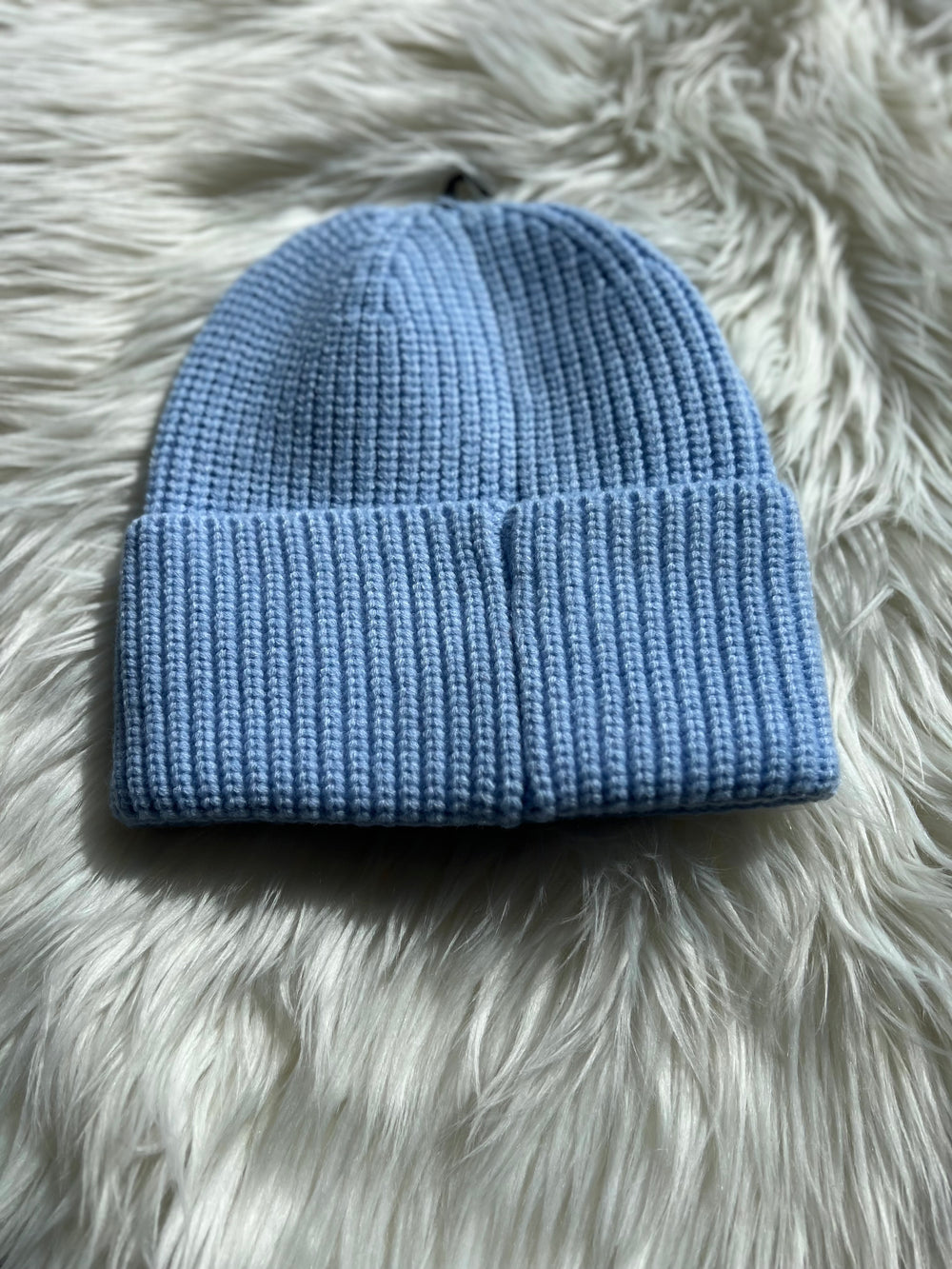 THE COACH SKY RIBBED BEANIE