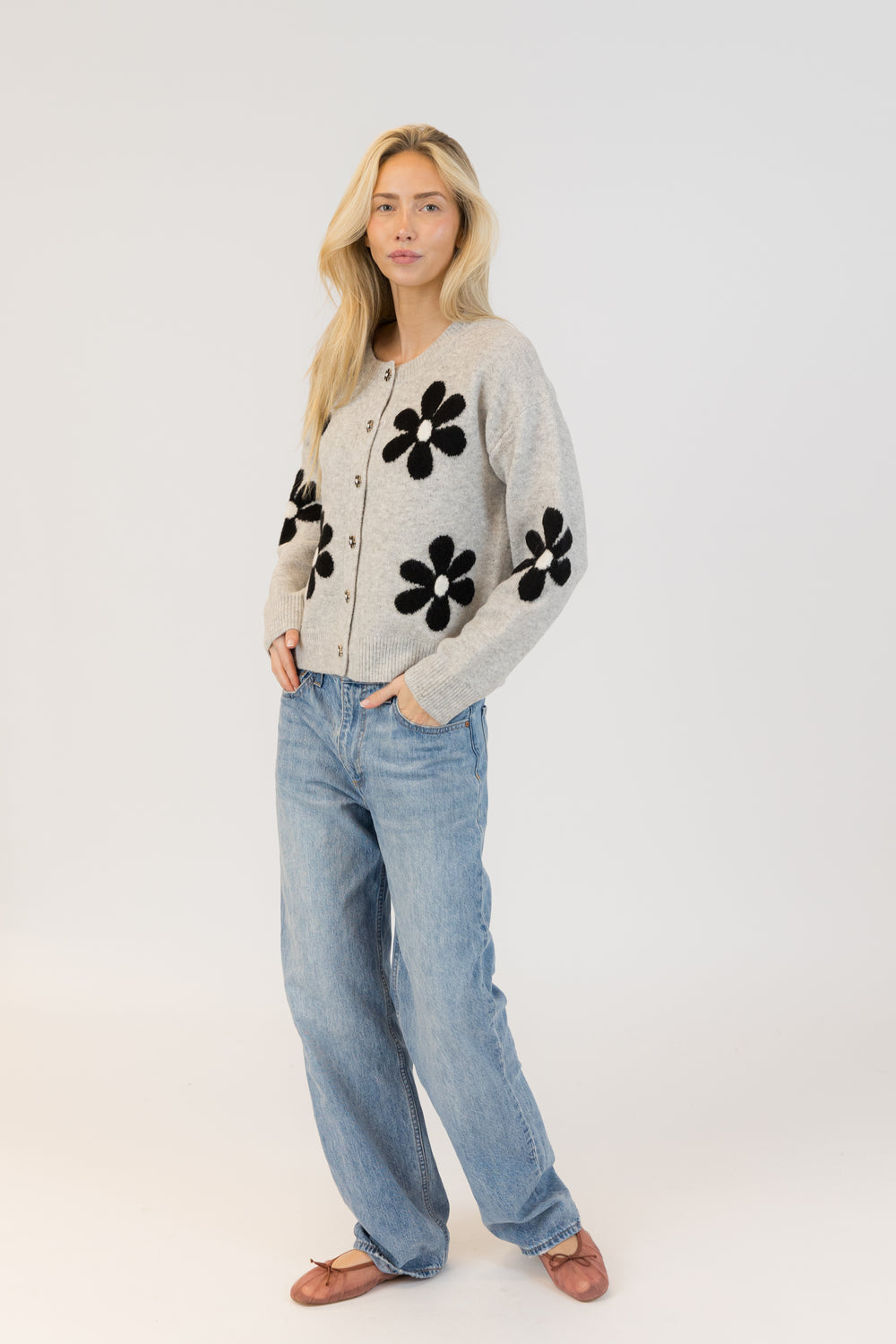 BLACK DAISIES LIGHT GREY CARDIGAN
