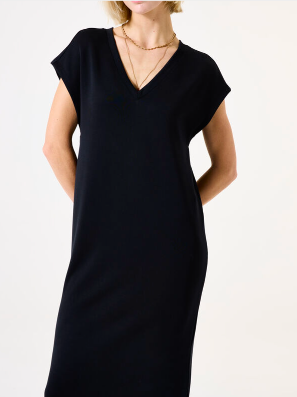 WILLY BLACK DOUBLE V SEASONAL DRESS