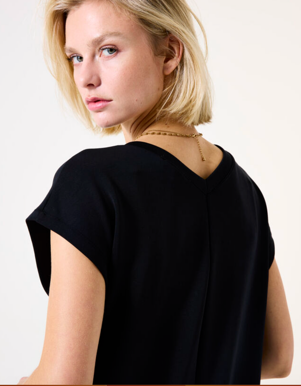 WILLY BLACK DOUBLE V SEASONAL DRESS